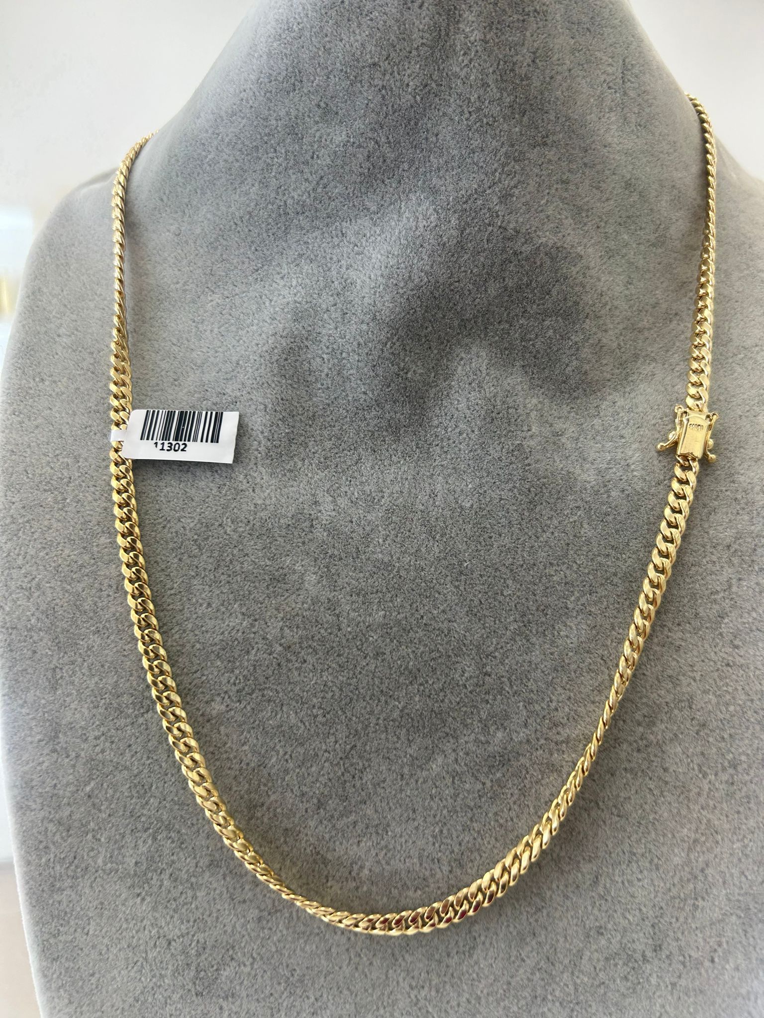 Cadena y aretes