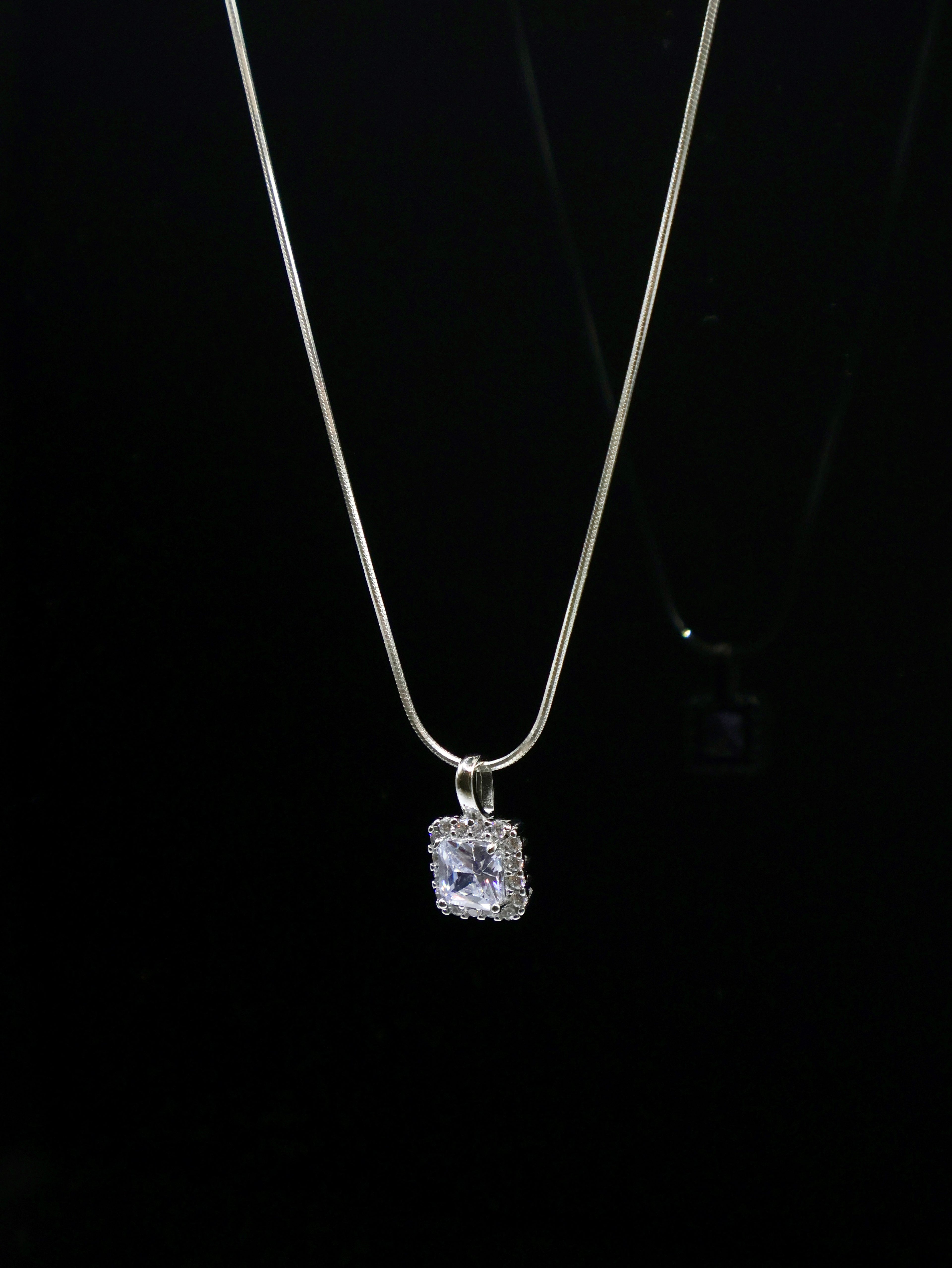 WOMEN'S - Gargantilla con Dije Brillante B 925