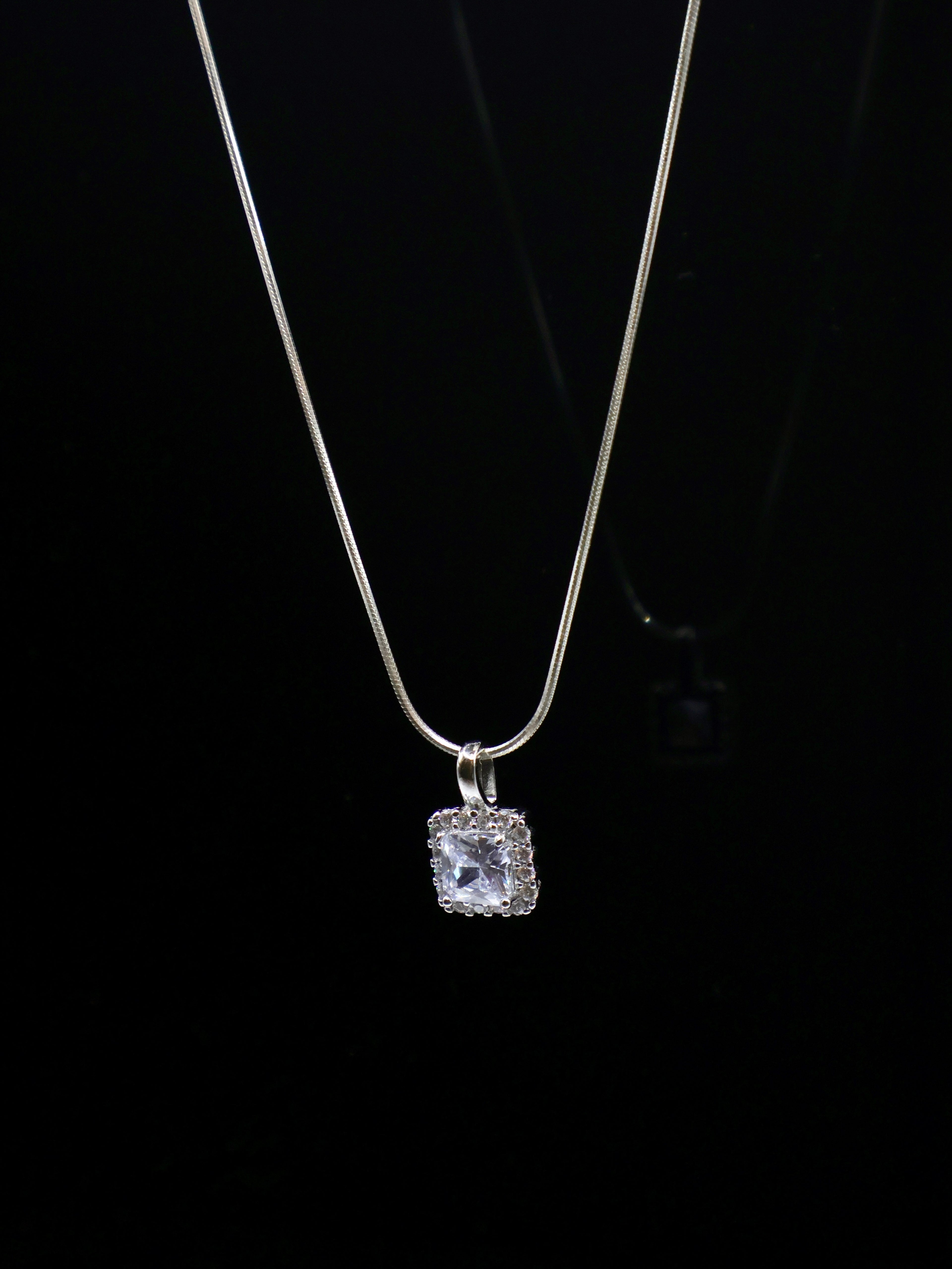 WOMEN'S - Gargantilla con Dije Brillante B 925